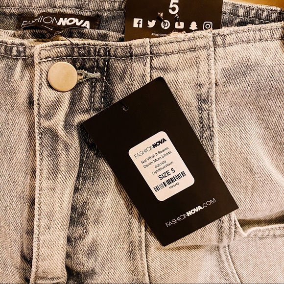 BNWT - High Waisted Light Denim Shorts - Picture 7 of 7